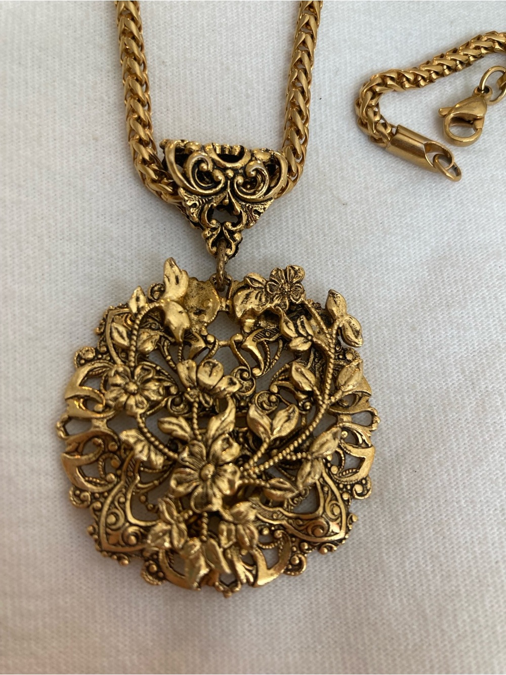 Ornate Floral Intricate Designed Vintage Pendant Necklace